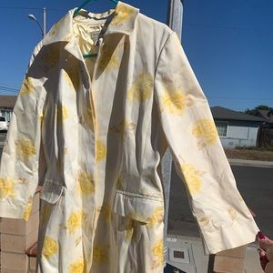 So pretty and in great condition!